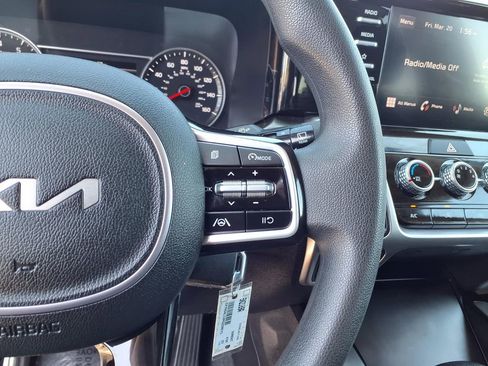 Used 2023 Kia Sorento LX image 18