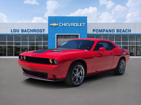 Used 2021 Dodge Challenger SXT w/ Plus Package RWD image 3