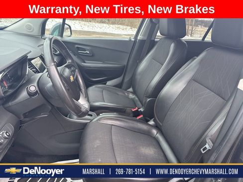 Used 2018 Chevrolet Trax LT w/ LT Convenience Package image 13