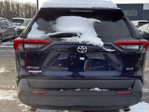 Used 2021 Toyota RAV4 XLE Premium image 7