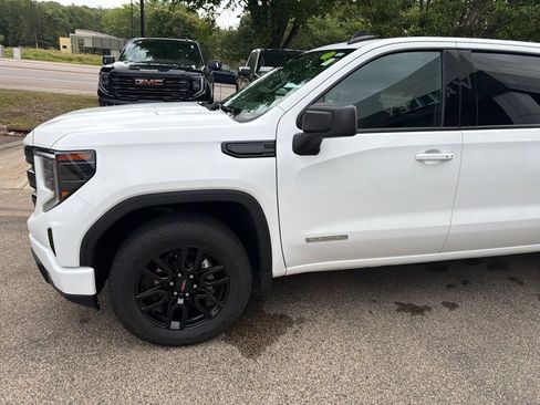 Used 2024 GMC Sierra 1500 Elevation AWD/4WD image 2