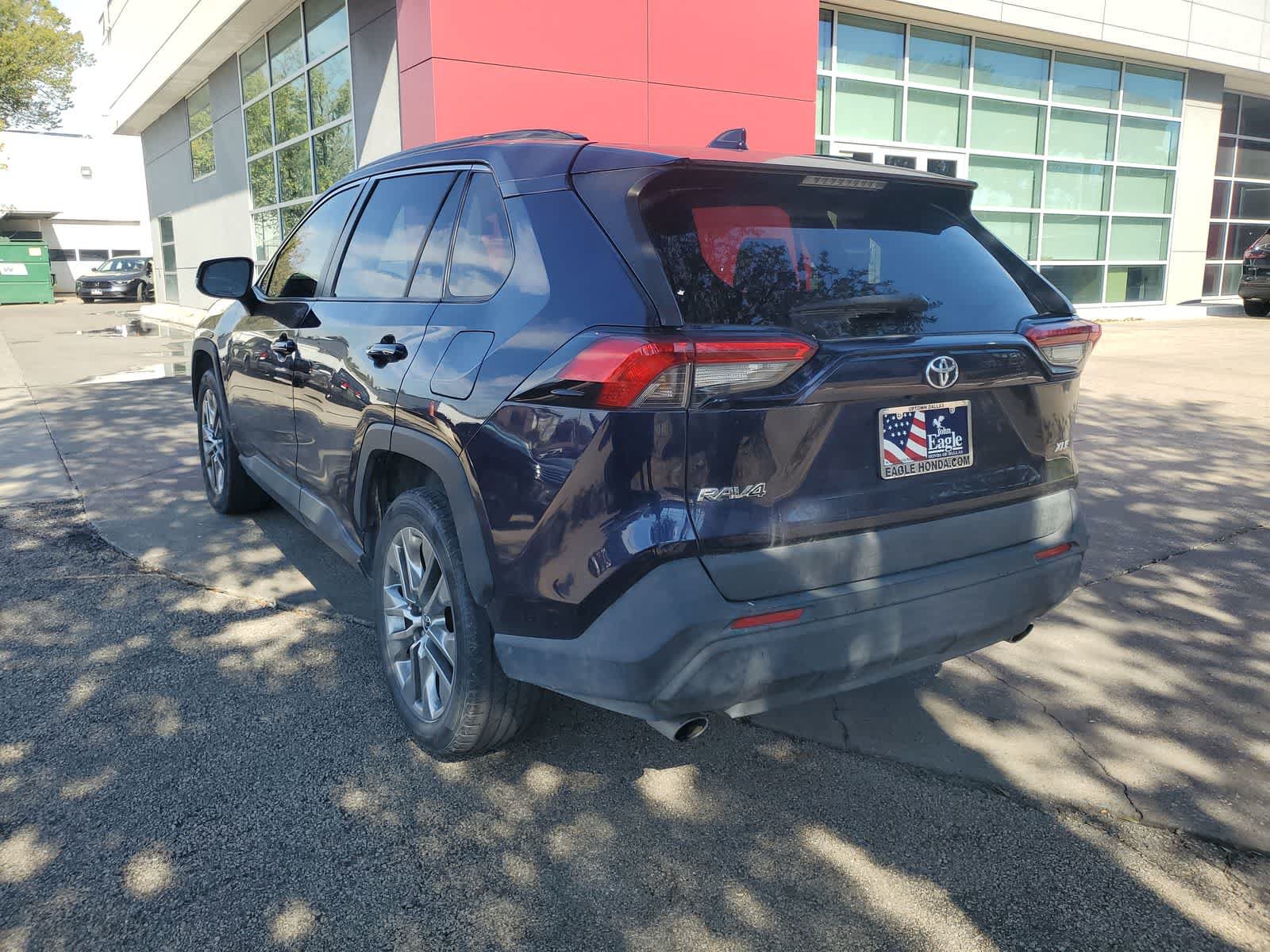 Used 2019 Toyota RAV4 XLE Premium FWD image 4