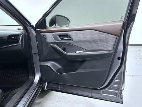 Used 2021 Nissan Rogue S image 16