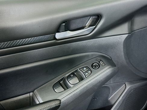 Used 2025 Nissan Altima 2.5 SV FWD image 15