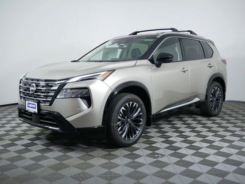 Used 2025 Nissan Rogue Platinum image 4