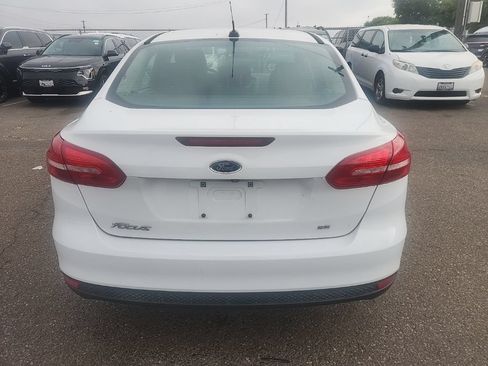 Used 2018 Ford Focus SE FWD image 12