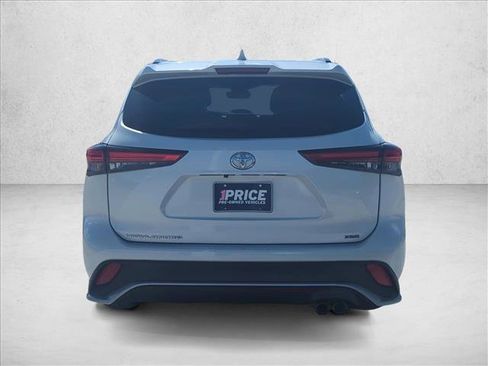 Used 2021 Toyota Highlander XSE image 4