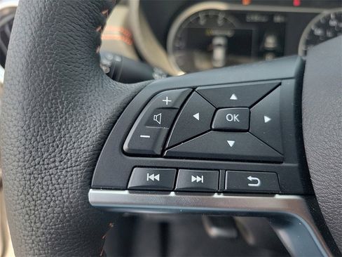 New 2025 Nissan Versa SR w/ Trunk Package image 5