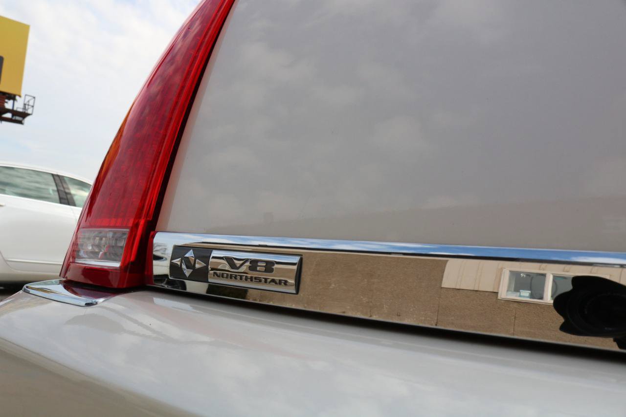 Used 2009 Cadillac DTS w/ Sun And Sound Package FWD image 14