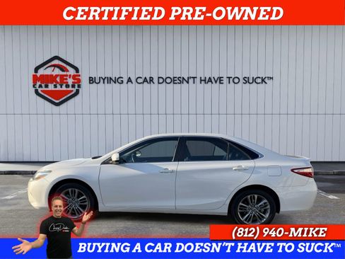Used 2017 Toyota Camry SE image 3