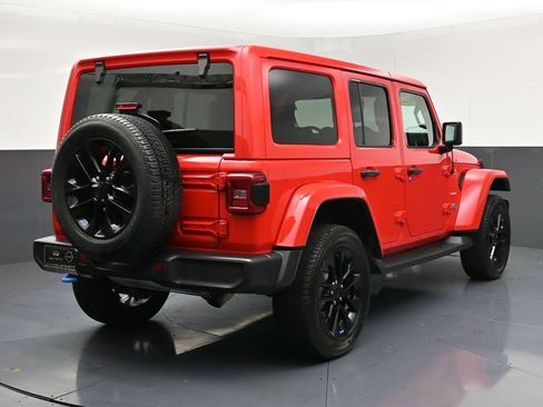 Used 2022 Jeep Wrangler Unlimited Sahara w/ Cold Weather Group image 4