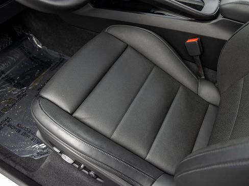 Certified 2025 Porsche Macan Electric image 25