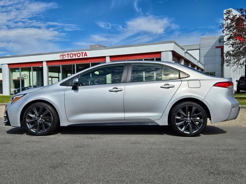 Used 2023 Toyota Corolla SE w/ SE Premium Package FWD image 2
