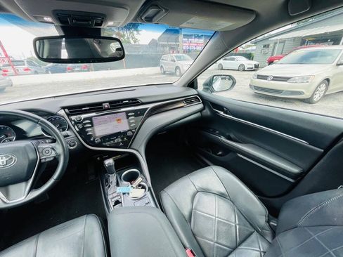 Used 2019 Toyota Camry XLE FWD image 16