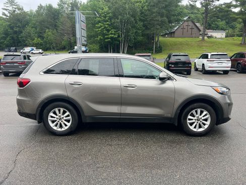 Used 2019 Kia Sorento AWD image 4