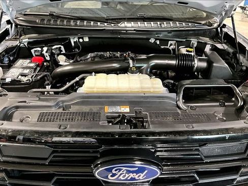 Used 2025 Ford Expedition Active AWD/4WD image 9