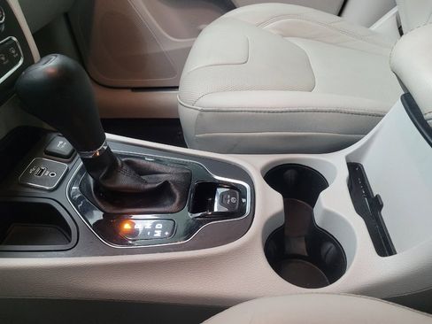 Used 2020 Jeep Cherokee Limited image 26