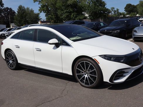 Used 2023 Mercedes-Benz EQS 580 4MATIC Sedan image 3
