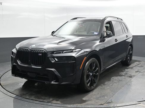 Used 2025 BMW X7 M60i image 8