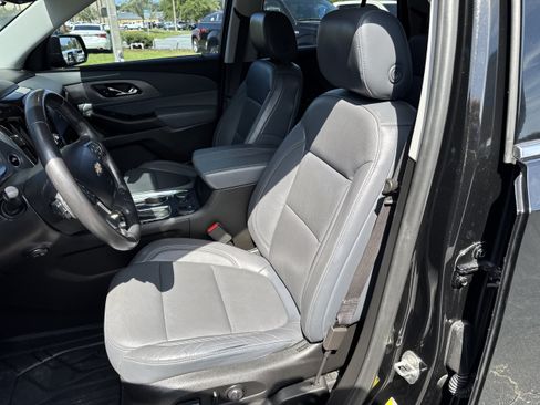 Used 2018 Chevrolet Traverse Premier w/ Driver Confidence II Package FWD image 21