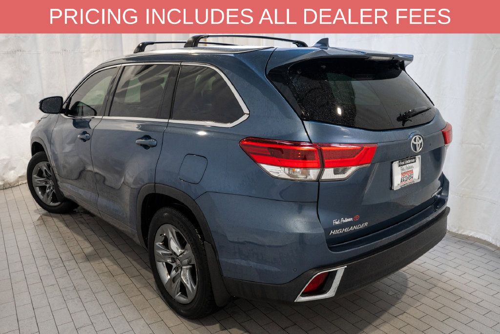 Used 2017 Toyota Highlander Limited Platinum AWD/4WD image 3