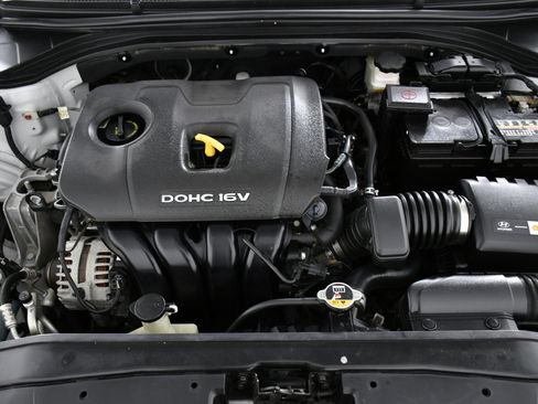 Used 2017 Hyundai Elantra SE image 33