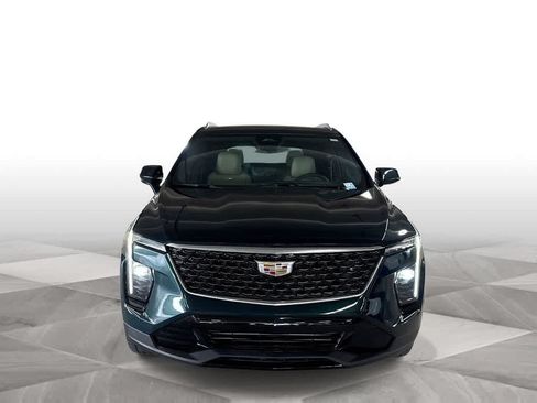Used 2024 Cadillac XT4 Premium Luxury FWD image 3