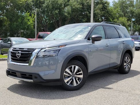 Certified 2024 Nissan Pathfinder SL FWD image 32