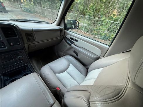 Used 2004 GMC Yukon Denali image 17