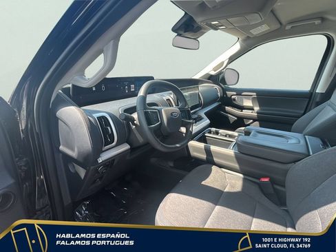 Used 2025 Ford Expedition Active AWD/4WD image 34
