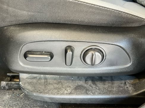 Used 2021 Chevrolet Equinox LT image 15