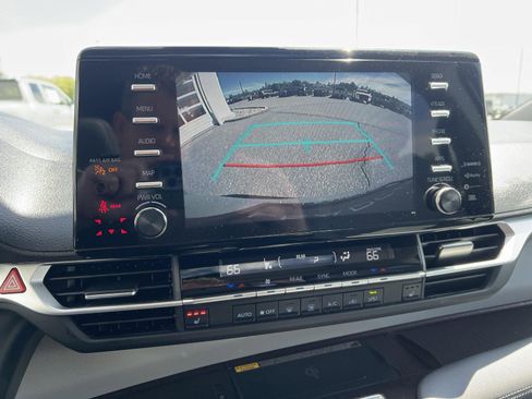 Used 2024 Toyota Sienna XLE w/ XLE Plus Package AWD/4WD image 18