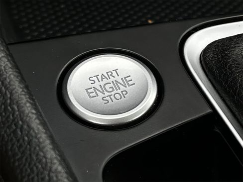 Used 2024 Volkswagen Jetta SE image 19