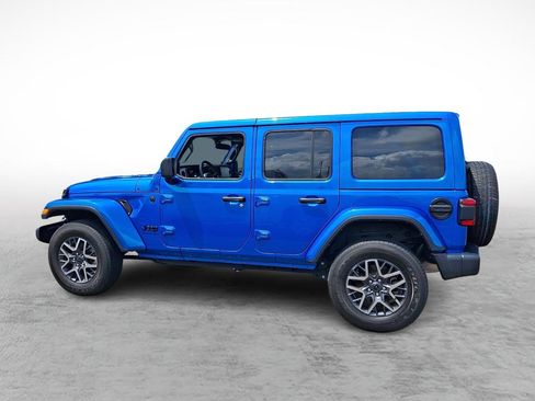 Used 2025 Jeep Wrangler Unlimited Sahara AWD/4WD image 2