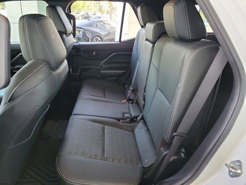 Certified 2025 Toyota 4Runner TRD Off-Road Premium image 28