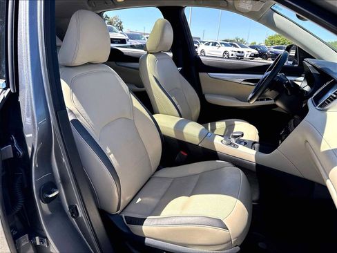 Used 2019 INFINITI QX50 Essential w/ Premium Heat Package AWD/4WD image 9