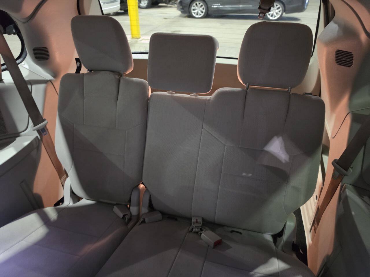 Used 2011 Chrysler Town & Country Touring FWD image 28