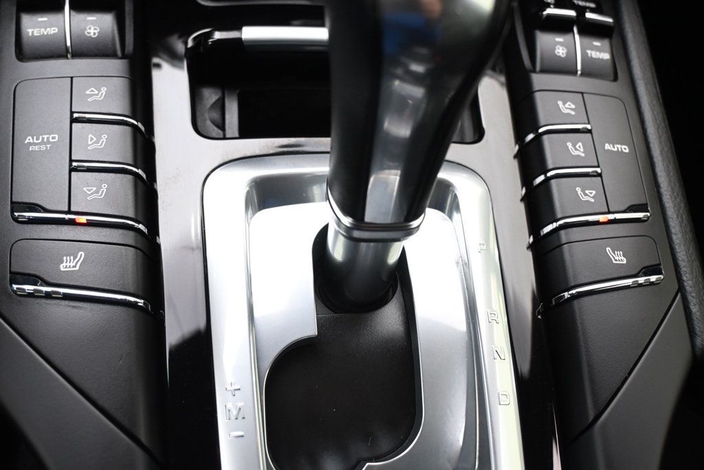 Used 2014 Porsche Cayenne Platinum Edition AWD/4WD image 36
