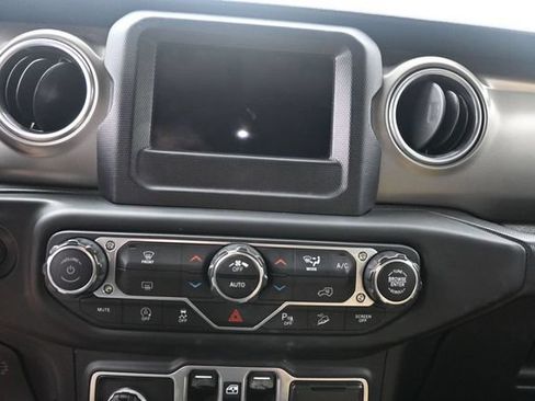 Used 2018 Jeep Wrangler Unlimited Rubicon AWD/4WD image 23