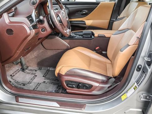 Used 2020 Lexus ES 300h w/ Luxury Package image 16