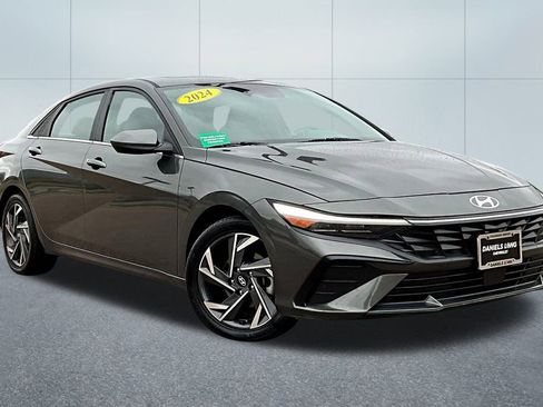 Used 2024 Hyundai Elantra SEL w/ Convenience Package image 9