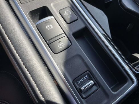 Used 2025 Nissan Pathfinder SL image 26