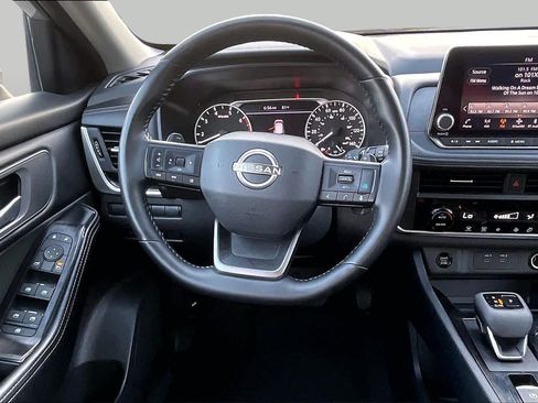 Used 2025 Nissan Rogue SV AWD/4WD image 6