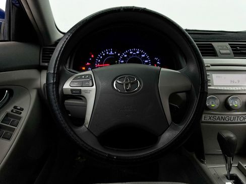 Used 2011 Toyota Camry LE FWD image 3