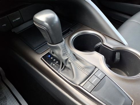 Used 2024 Toyota Camry SE image 11