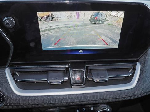 Used 2025 Chevrolet TrailBlazer LT w/ LT Cold Weather Package FWD image 11