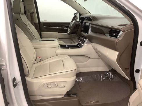 Used 2022 GMC Yukon XL Denali AWD/4WD image 31