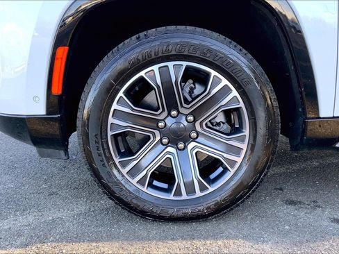 Certified 2024 Jeep Wagoneer 4WD w/ Premium Group I image 10