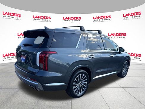 Used 2023 Hyundai Palisade Calligraphy FWD image 3