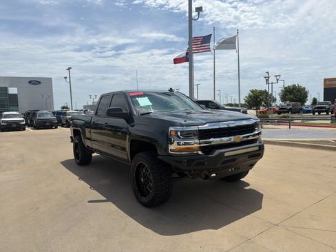 Used 2019 Chevrolet Silverado 1500 LT AWD/4WD image 6